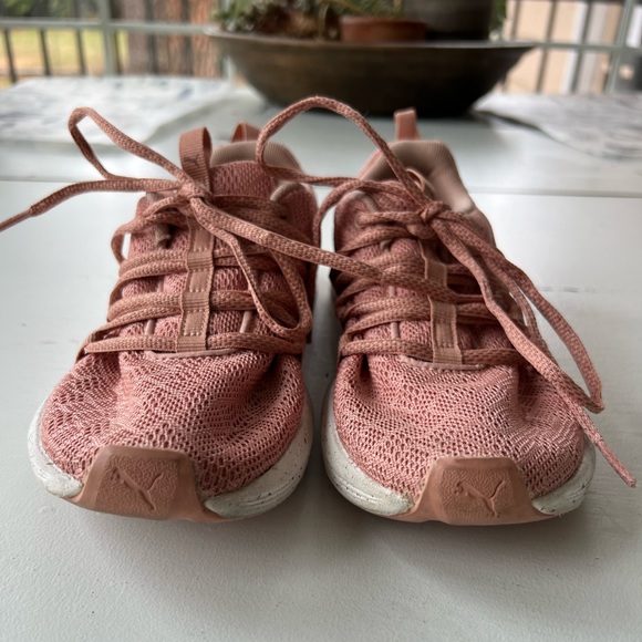 Pumas Size 6 - Picture 3 of 10